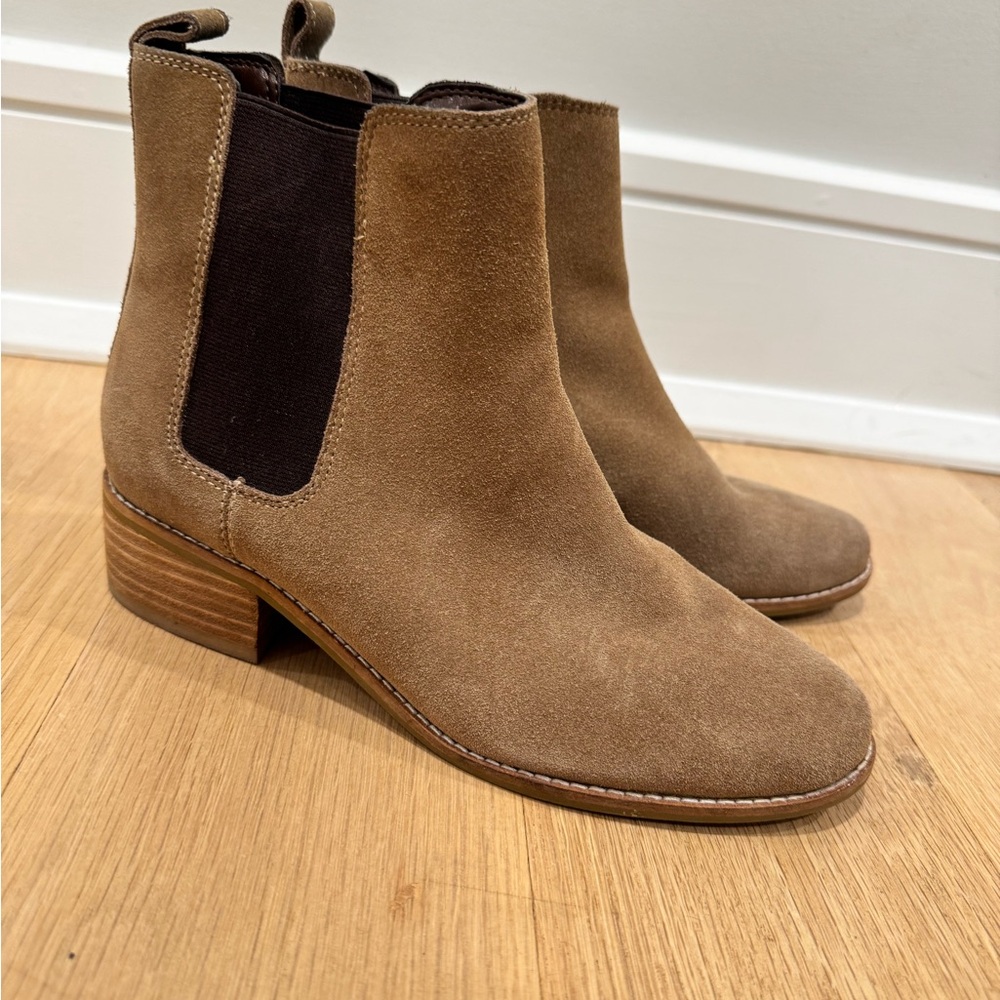 Women's Tan Suede Ankle Boots Gap shoe size 6